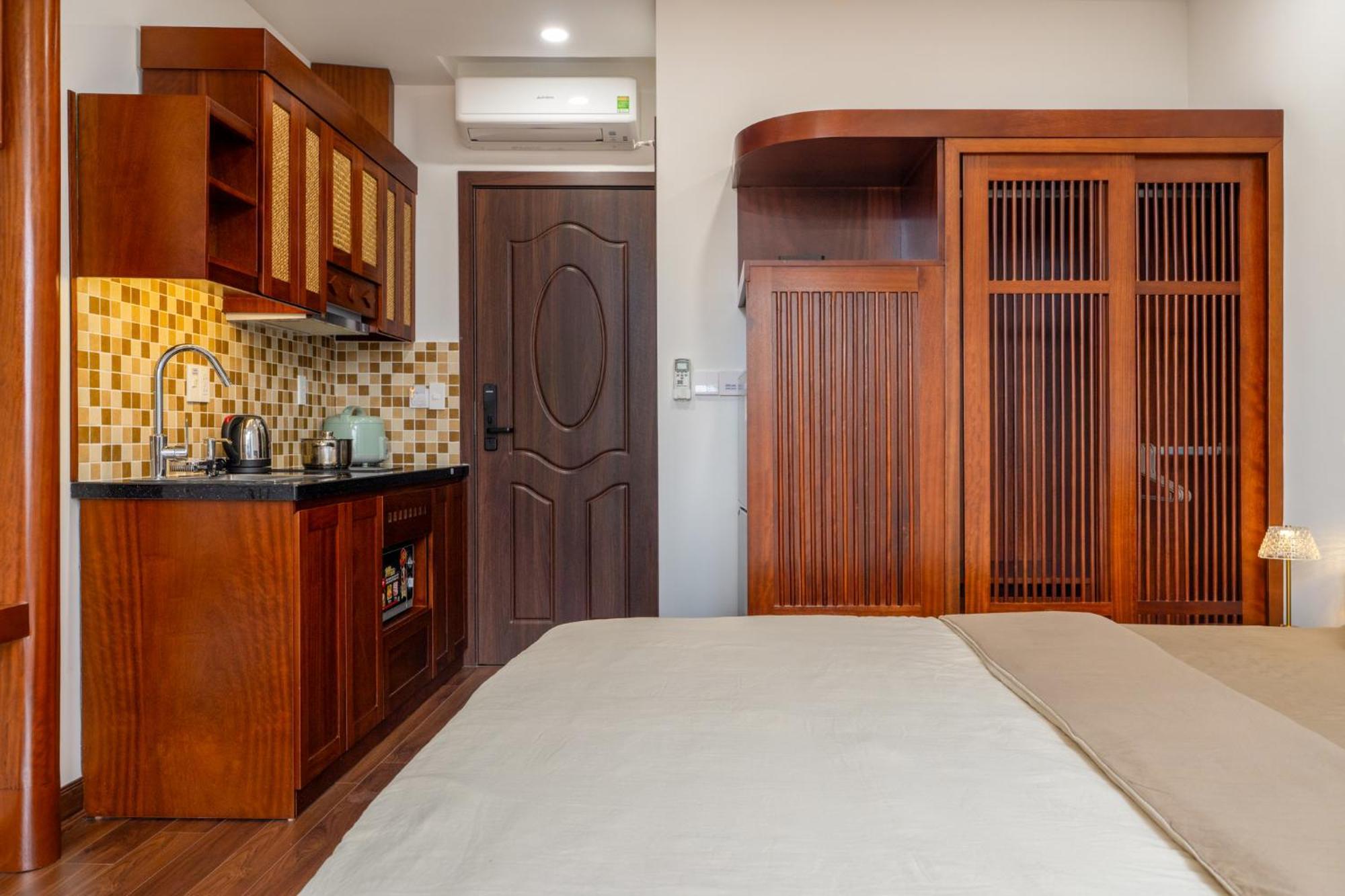 Evelyn Indochine Chic In Hanoi